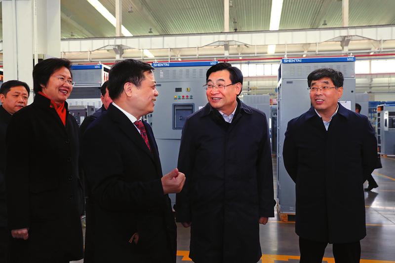 胡和平在咸阳市调研时强调全力以赴打赢脱贫攻坚战不